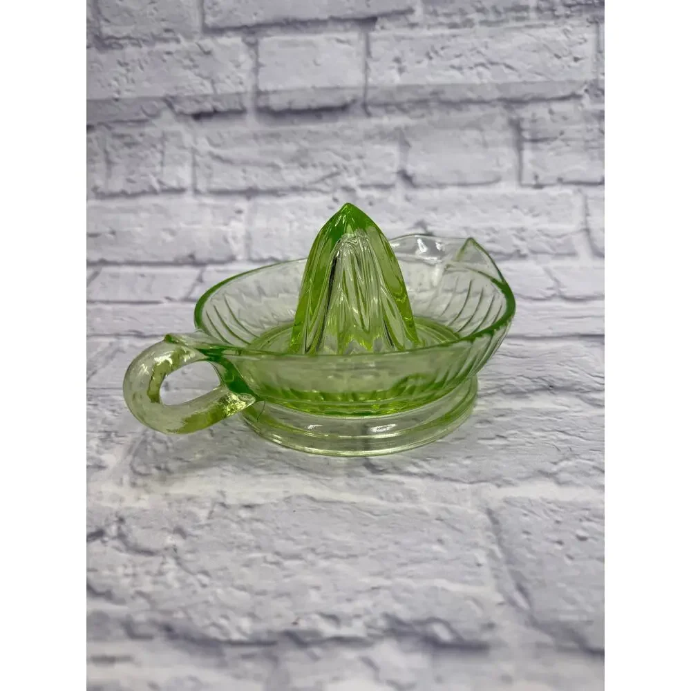 Vintage Federal Uranium Glass Depression Citrus Juicer Reamer Green 8.5